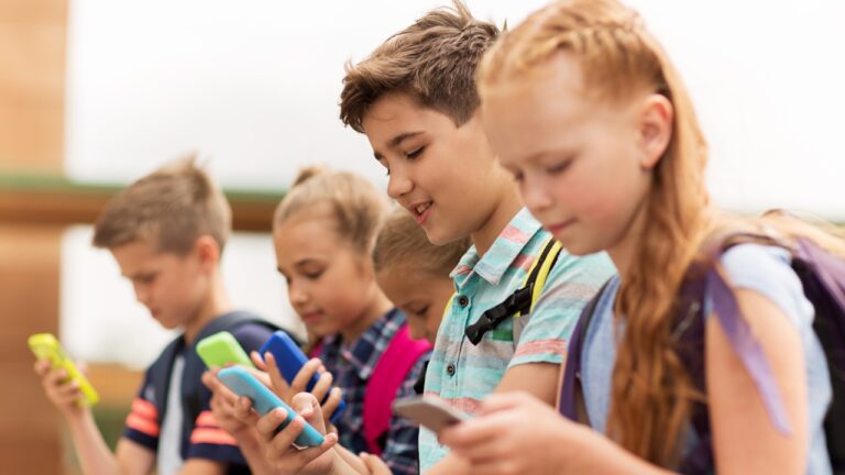 Austrália restringe acesso de jovens às redes sociais