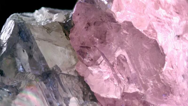 Raro diamante metade rosa descoberto em Botsuana