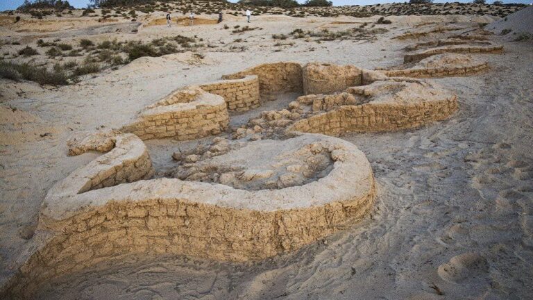 Egito revela fortaleza monumental do Novo Império perto de Gaza