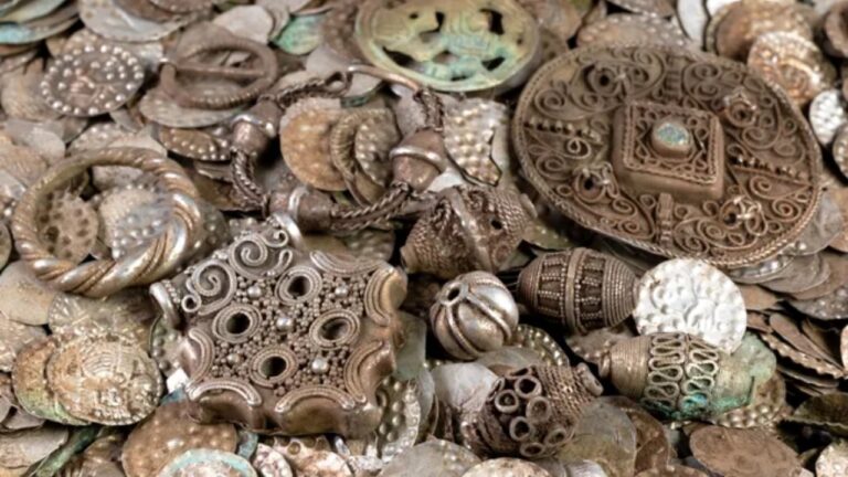 Tesouro com até 20.000 moedas da Idade Média é descoberto na Suécia