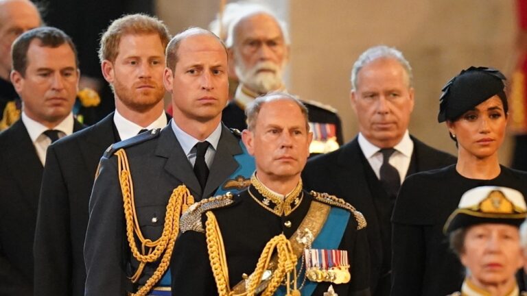 William estuda afastar Harry e Meghan da realeza usando príncipe Andrew