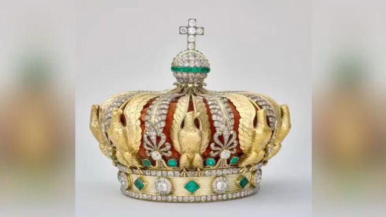Roubo no Louvre foi realizado por amadores, dizem autoridades parisienses
