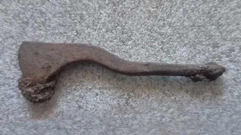 Ferramenta de 2.300 anos encontrada na Polônia foi usada em cirurgias de crânio