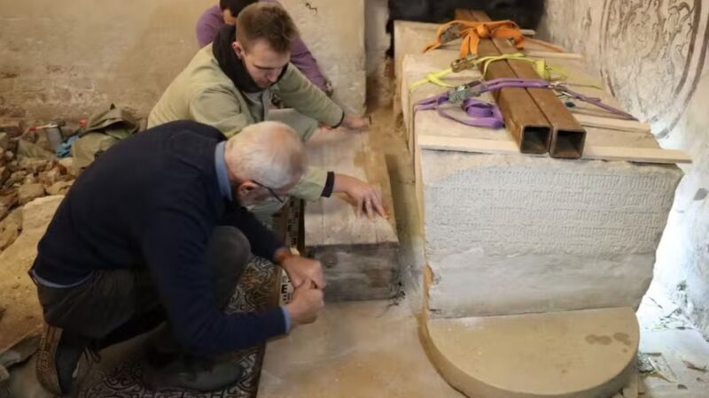 Restos mortais de santo são encontrados sob catedral ortodoxa na Rússia