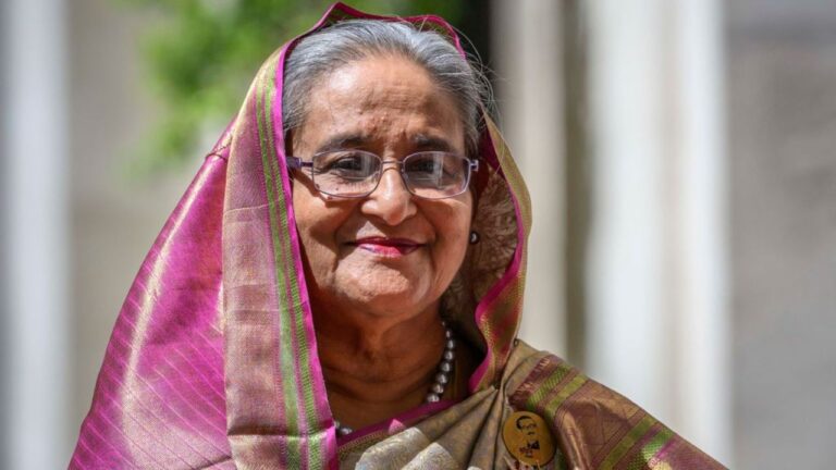 Ex-primeira-ministra de Bangladesh é condenada à morte