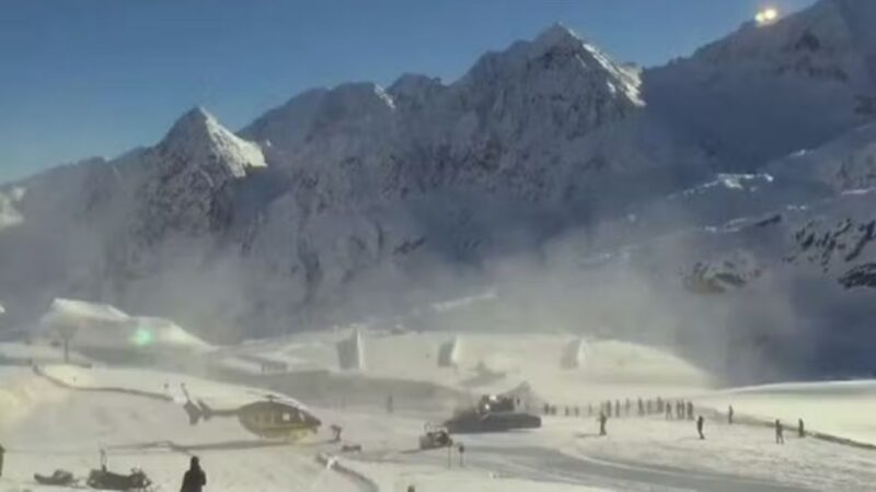 Avalanche deixa ao menos três pessoas soterradas em resort de esqui na Áustria