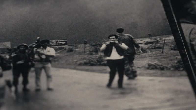 Autoria da foto da ‘Menina do Napalm’ é questionada em documentário polêmico