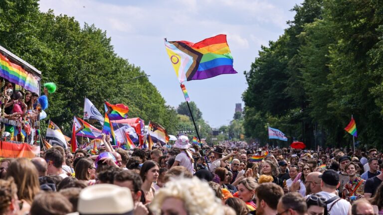 União Europeia determina que o casamento gay deve ser reconhecido em todo o bloco