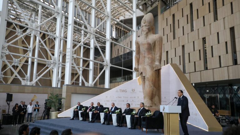 Grande Museu Egípcio inaugura no Cairo, com cerca de 100 mil peças do Egito Antigo