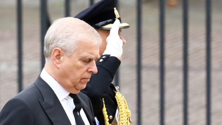 Governo britânico avalia projeto para remover Andrew da linha de sucessão ao trono