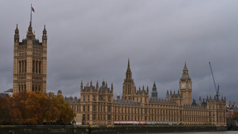Escavações revelam 6.000 anos de ocupação sob o Palácio de Westminster