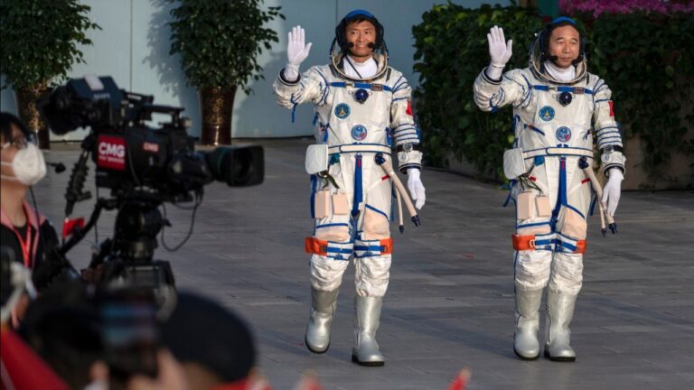 Astronautas chineses ficam presos na órbita terrestre