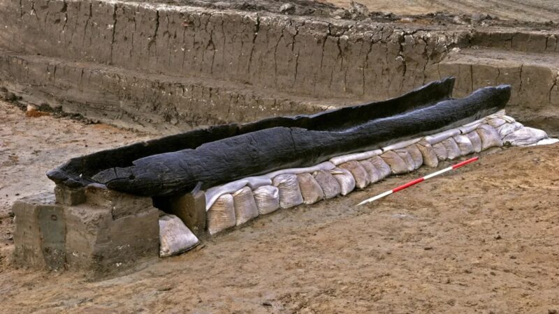 Há 3.500 anos, barcos de madeira eram esculpidos em troncos únicos na Inglaterra