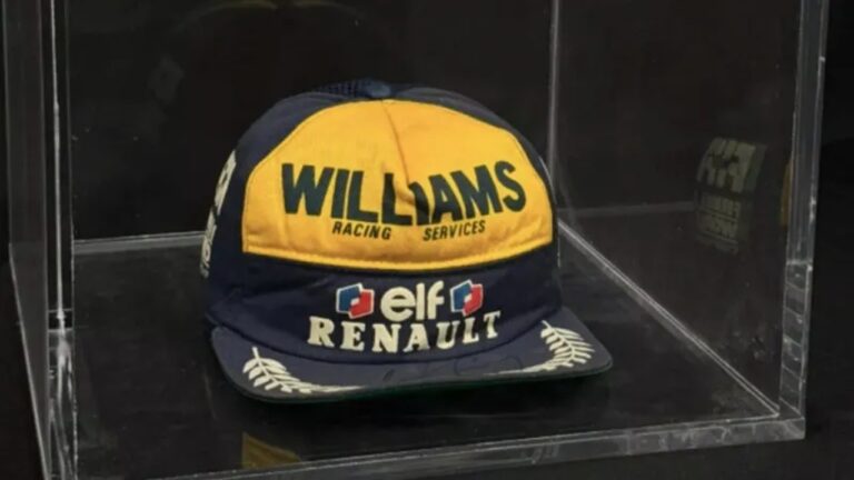 Boné autografado por Ayrton Senna vai a leilão por R$ 24,5 mil