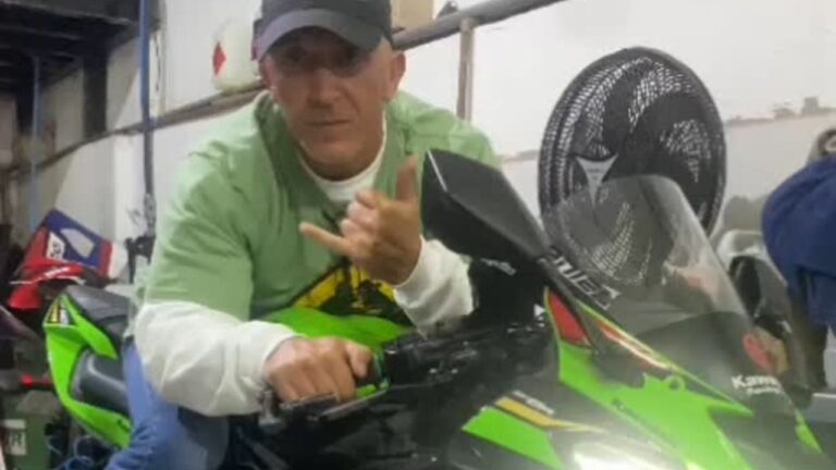 Cristian Cravinhos sofre acidente de moto perto da casa dos von Richthofen