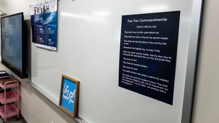 Juiz ordena escolas do Texas a retirarem cartazes dos Dez Mandamentos