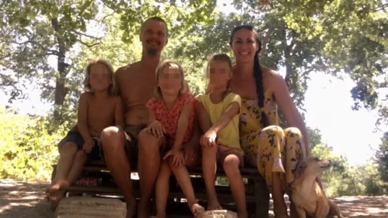 Justiça retira três crianças de família que vivia isolada na floresta