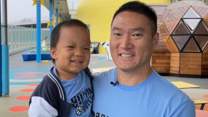 Menino de 3 anos passa por terapia genética pioneira para tratar síndrome rara