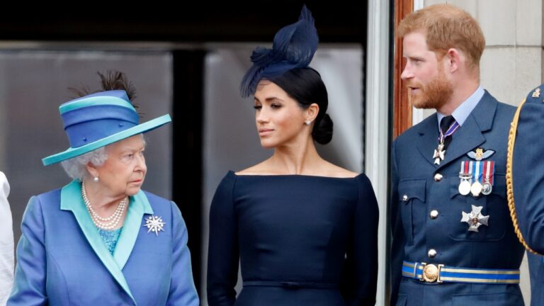 Elizabeth II supostamente exigia testemunhas e documentação em conversas com Harry e Meghan