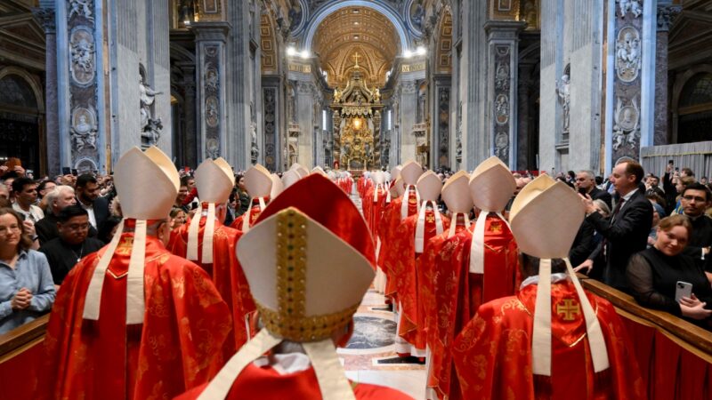 Sem avanço: comissão do Vaticano rejeita ordenação de mulheres como diaconisas