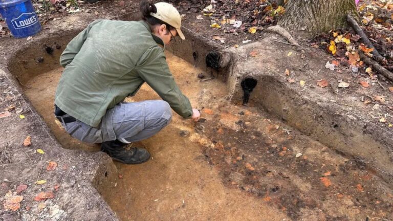 Assentamentos indígenas descritos pelo colonizador John Smith são encontrados nos EUA