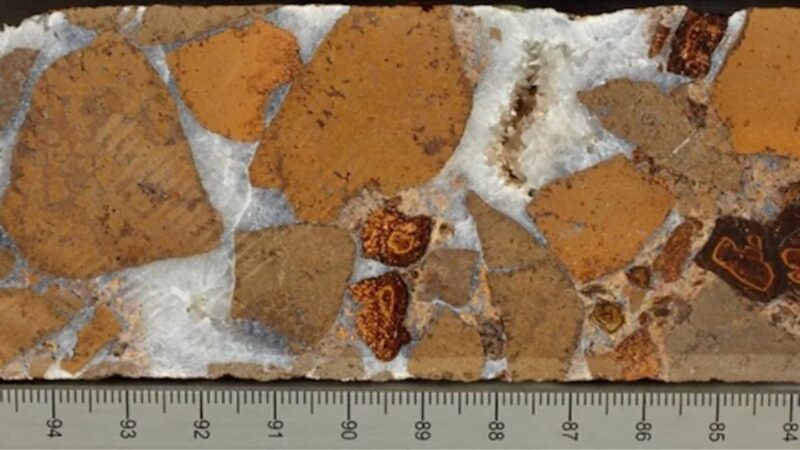 Escombros de lava submarina atuam como uma esponja para dióxido de carbono, aponta estudo