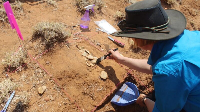 Arqueólogos descobrem ferramentas aborígenes enterradas há 170 anos