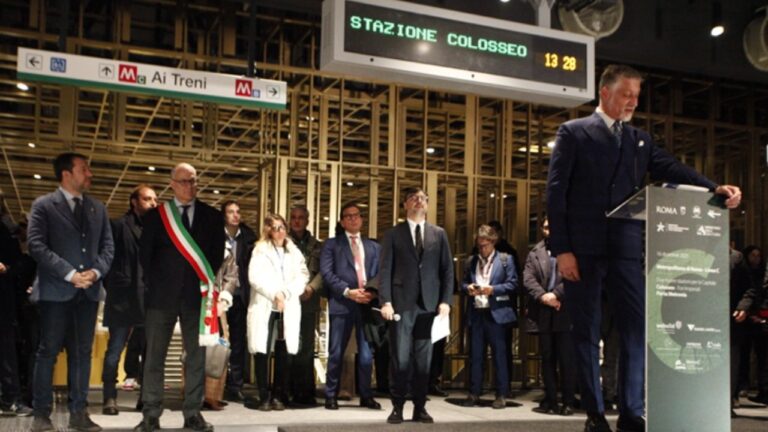 Roma inaugura estações de metrô que funcionam como museus