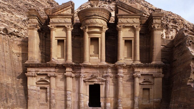 Petra há 100 Anos: A jornada épica para a Cidade Perdida de Edom