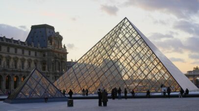 Louvre reabre Galeria Apollo após roubo de joias históricas