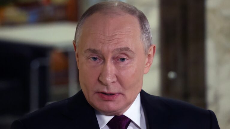 Relatório diz que Putin ordenou envenenamento de ex-espião russo na Inglaterra
