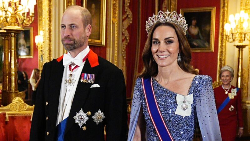 Kate Middleton usa tiara criada para a rainha Vitória em banquete da realeza