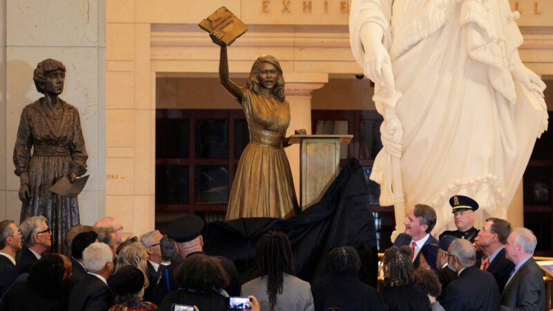 Ativista adolescente Barbara Rose Johns recebe estátua em homenagem no Capitólio dos EUA
