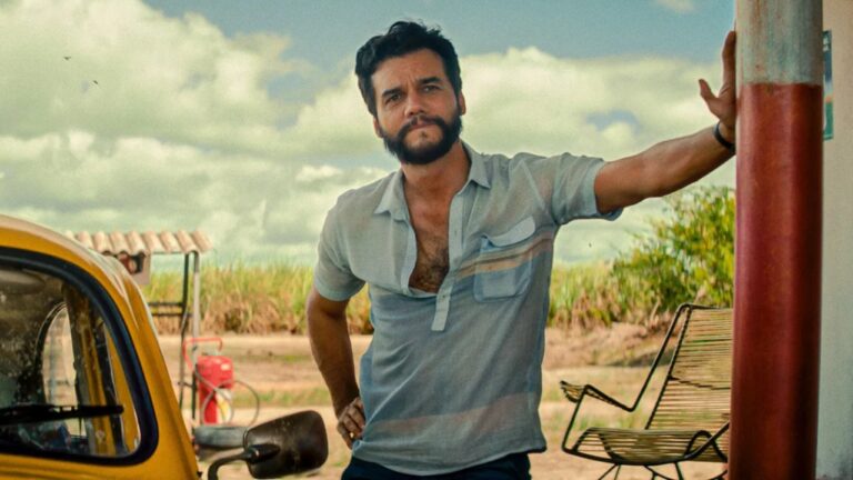 ‘O Agente Secreto’: longa brasileiro faz história ao vencer em duas categorias no Globo de Ouro