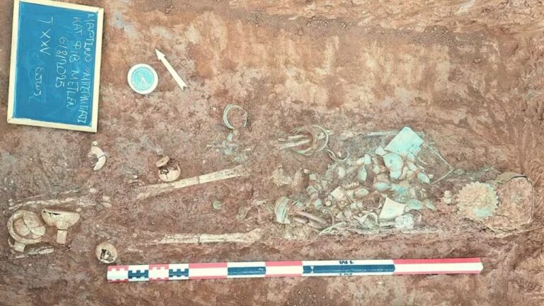Restos mortais e pertences de aristocrata do século 7 a.C. são descobertos na Grécia