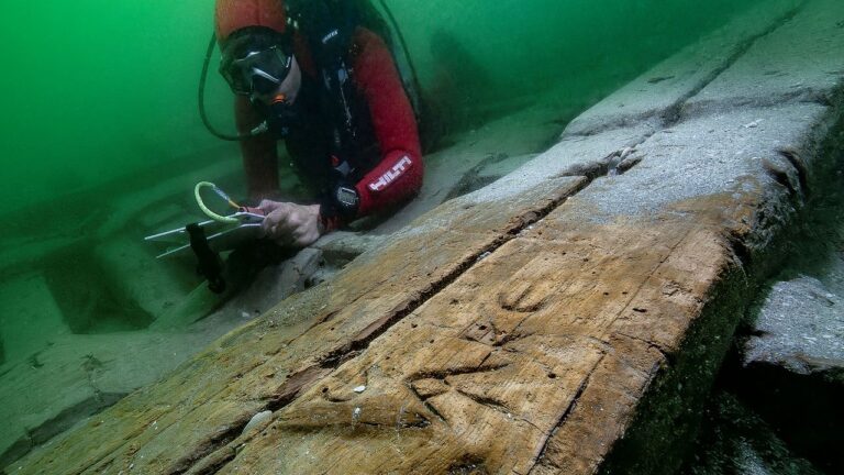 Antigo barco de luxo egípcio é descoberto na costa de Alexandria