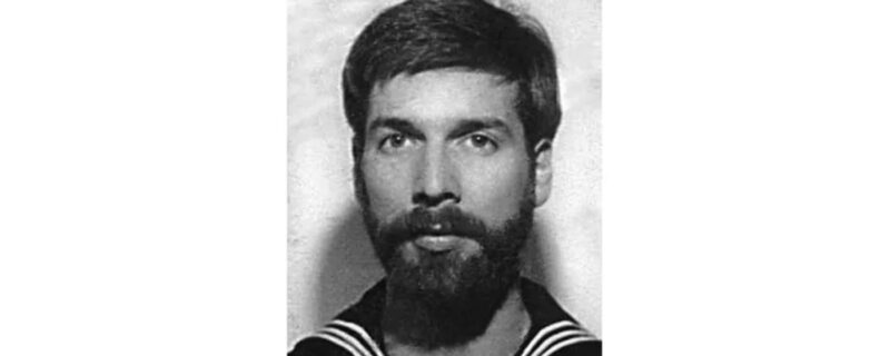 Ex-Analista da Marinha dos EUA desaparecido ressurgiu anos depois como espião russo