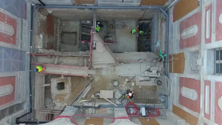 Escavações revelam camadas ocultas da história do Palácio de Versalhes