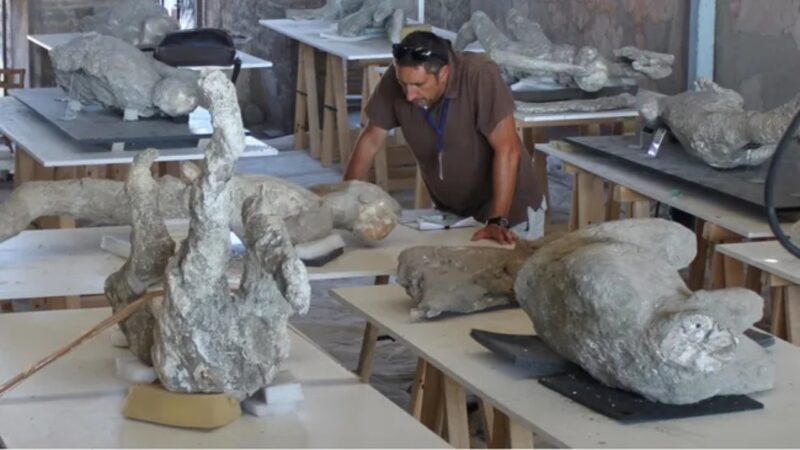 Por que vítimas de Pompeia usavam mantos de lã quando morreram?