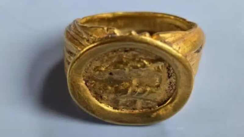 Arqueólogos encontram anel romano de ouro no noroeste da Bulgária