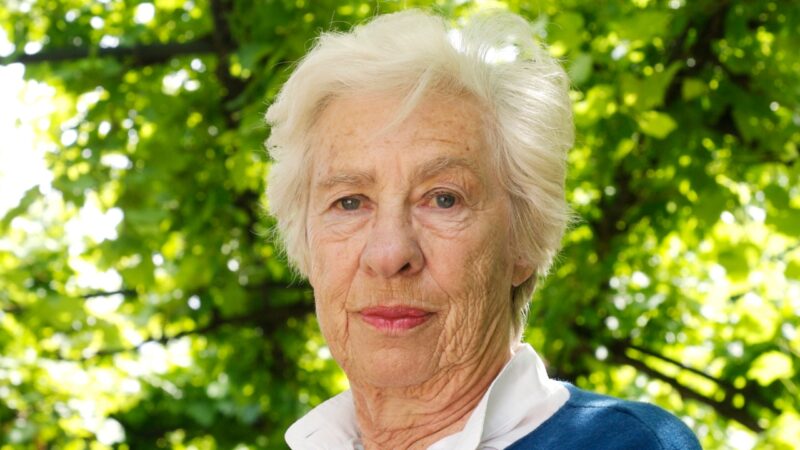 Morre Eva Schloss, sobrevivente de Auschwitz e meia-irmã de Anne Frank