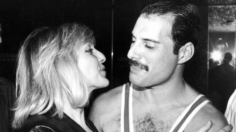 Herdeira de Freddie Mercury não consegue vender mansão de R$ 217 milhões