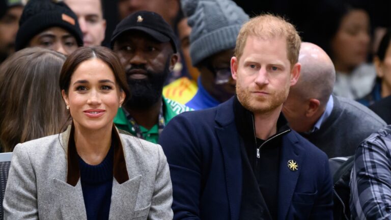 Harry e Meghan chamam novo livro da realeza de ‘perturbador’