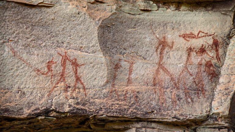 Estudo detalha cenas de dança em arte rupestre da África do Sul
