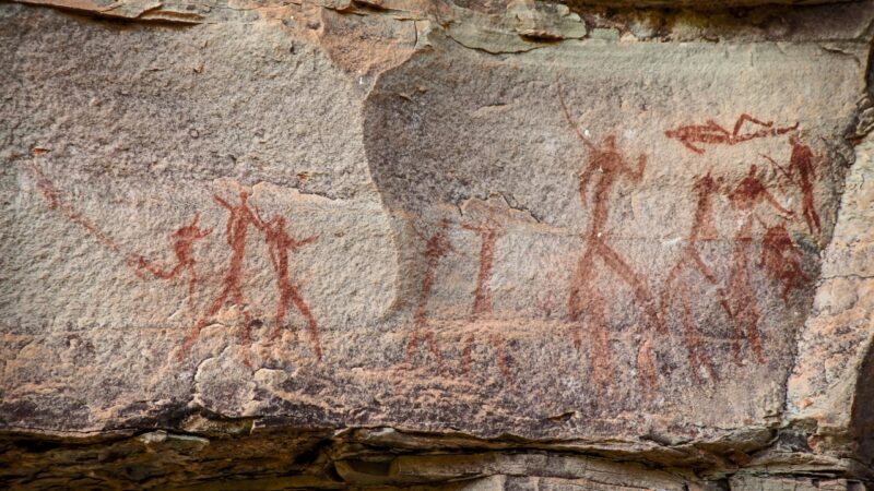 Estudo detalha cenas de dança em arte rupestre da África do Sul