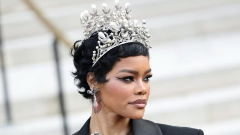Schiaparelli recria joias roubadas do Louvre em desfile de Alta-Costura
