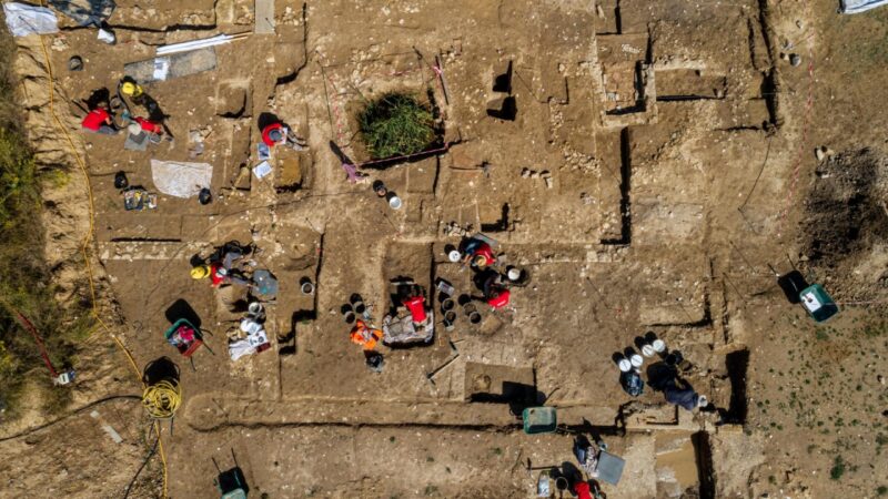Arqueólogos revelam necrópole romana intacta no sul da França