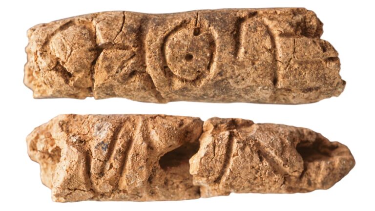 Cilindros de argila de 4.400 anos podem indicar o alfabeto mais antigo do mundo