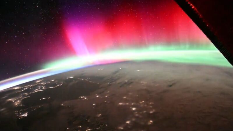 Astronauta japonês faz registro impressionante da aurora boreal vista do espaço