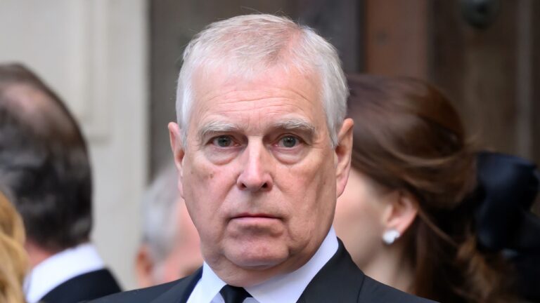 Funcionários se recusam a servir ex-príncipe Andrew em Sandringham